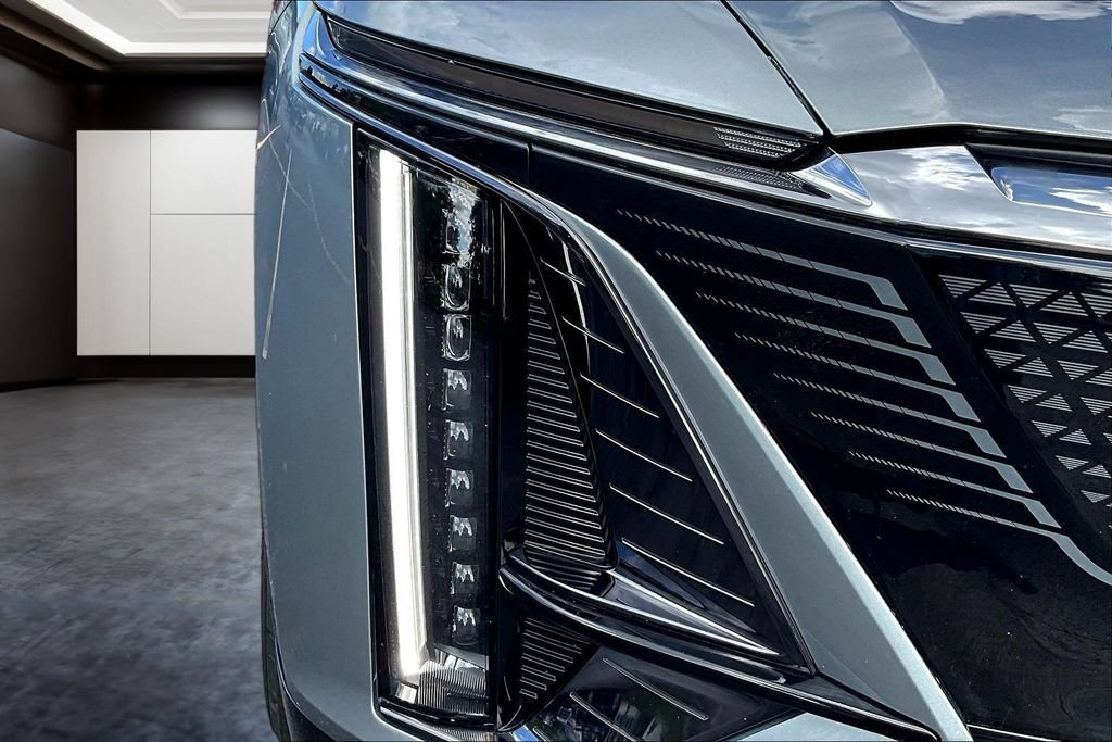 Certified 2024 Cadillac Lyriq Sport AWD/4WD image 30