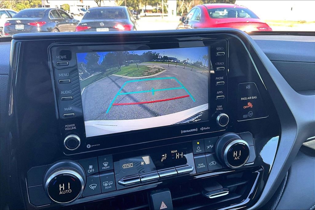 Used 2022 Toyota Highlander LE image 13