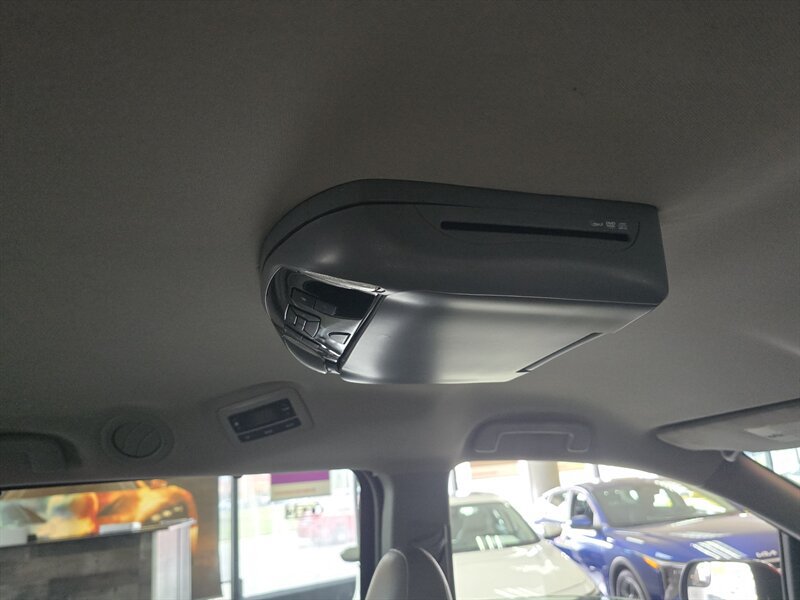 Used 2015 Toyota Sienna LE FWD image 18