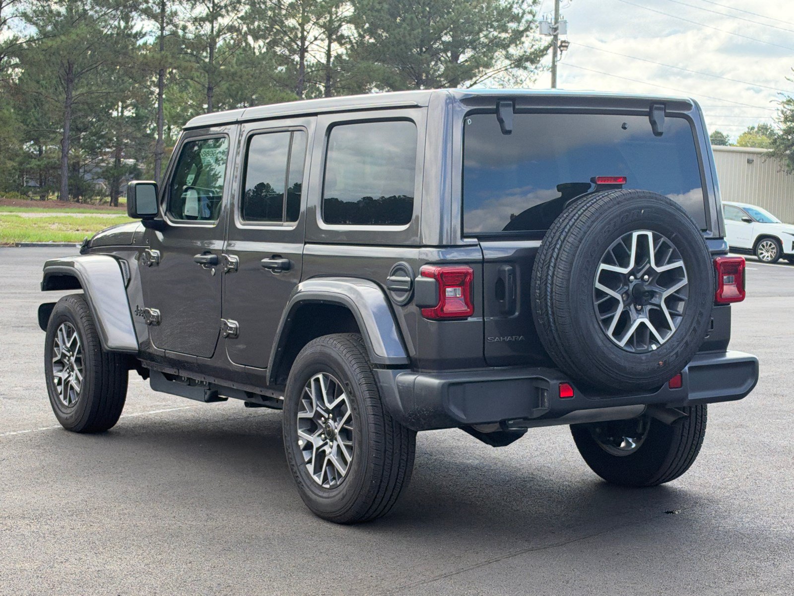 Used 2026 Jeep Wrangler Unlimited Sahara AWD/4WD image 7