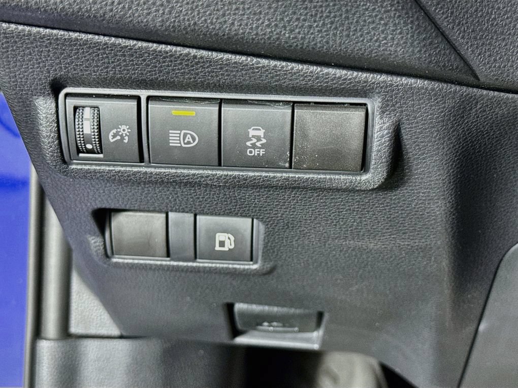 Used 2025 Toyota Corolla Cross AWD Hybrid w/ Moonroof Package image 15