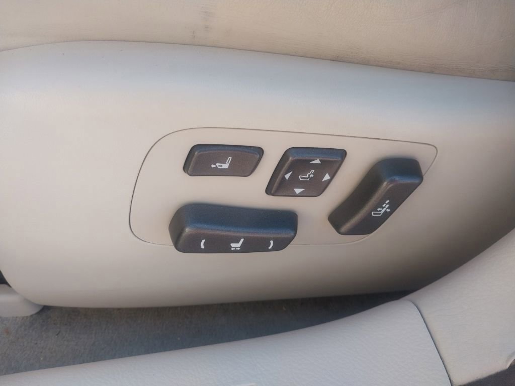 Used 2011 Lexus LS 460 AWD w/ Comfort Plus Pkg image 15