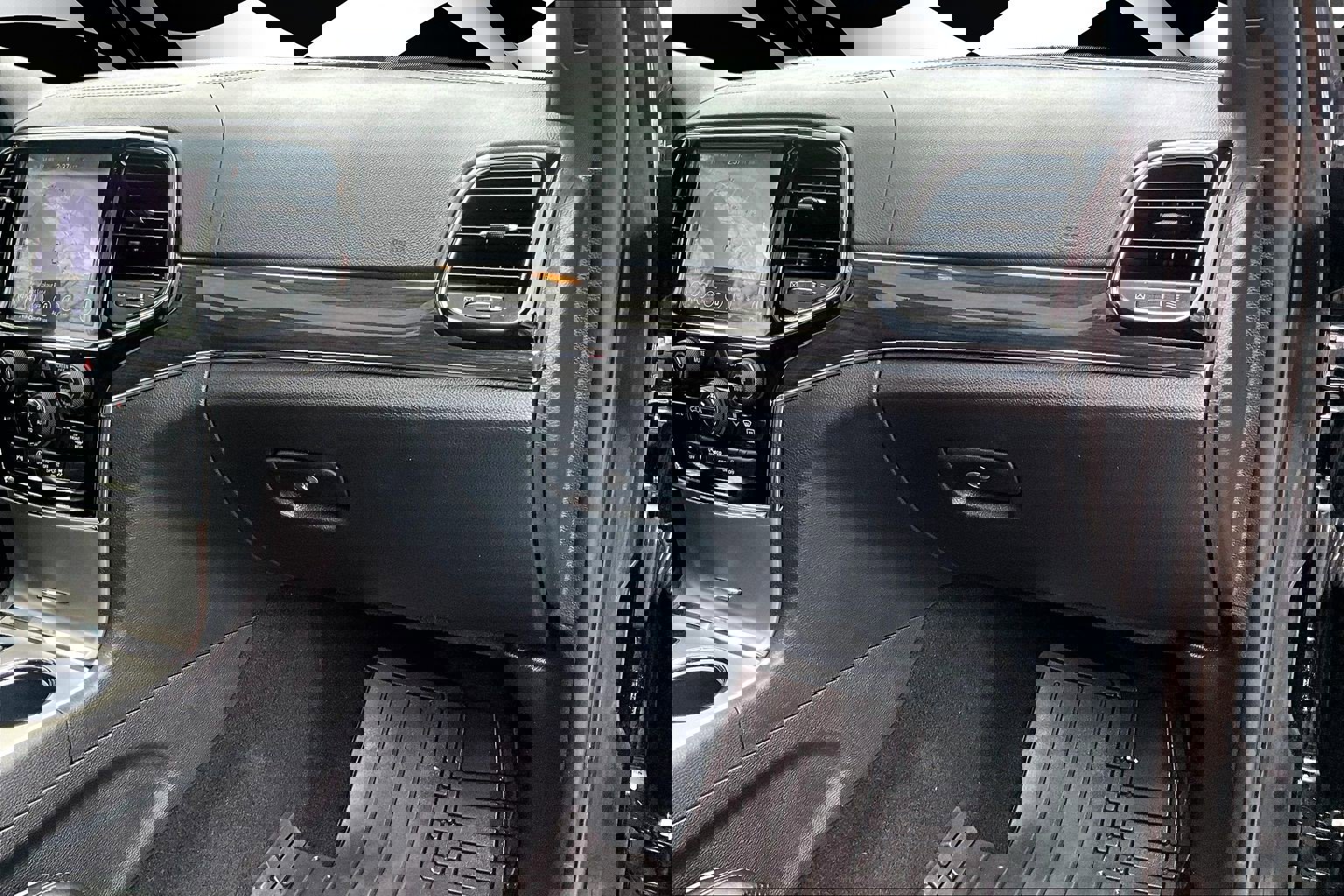 Used 2019 Jeep Grand Cherokee Overland image 16