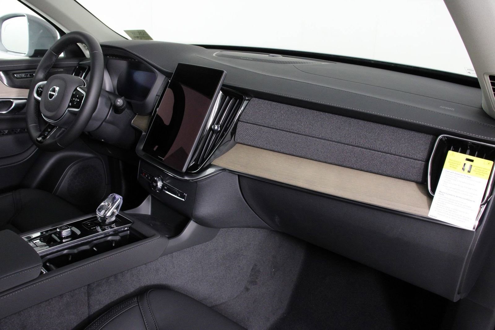 New 2026 Volvo XC90 T8 Plus w/ Protection Package image 9