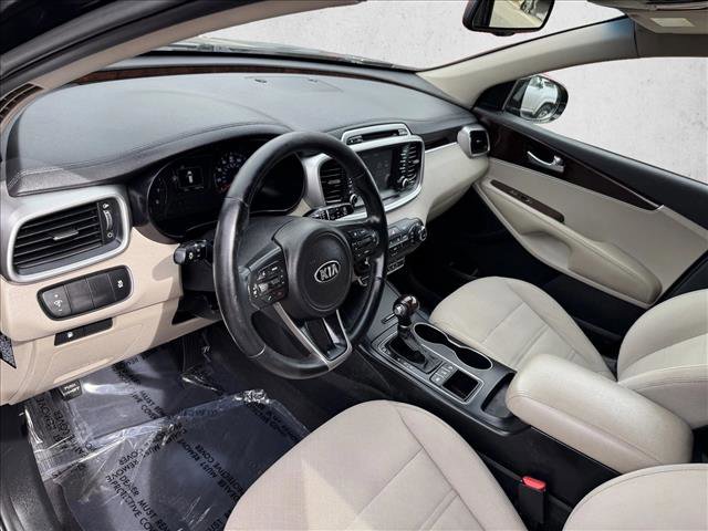 Used 2017 Kia Sorento LX w/ LX Convenience Package image 11