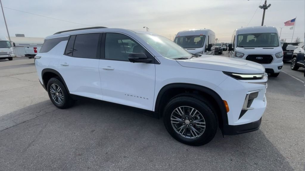 New 2026 Chevrolet Traverse LT w/ Driver Confidence Package FWD image 3