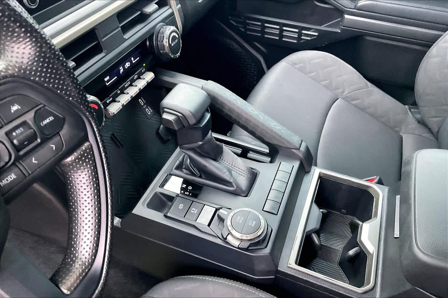 Used 2024 Toyota Tacoma SR5 AWD/4WD image 16