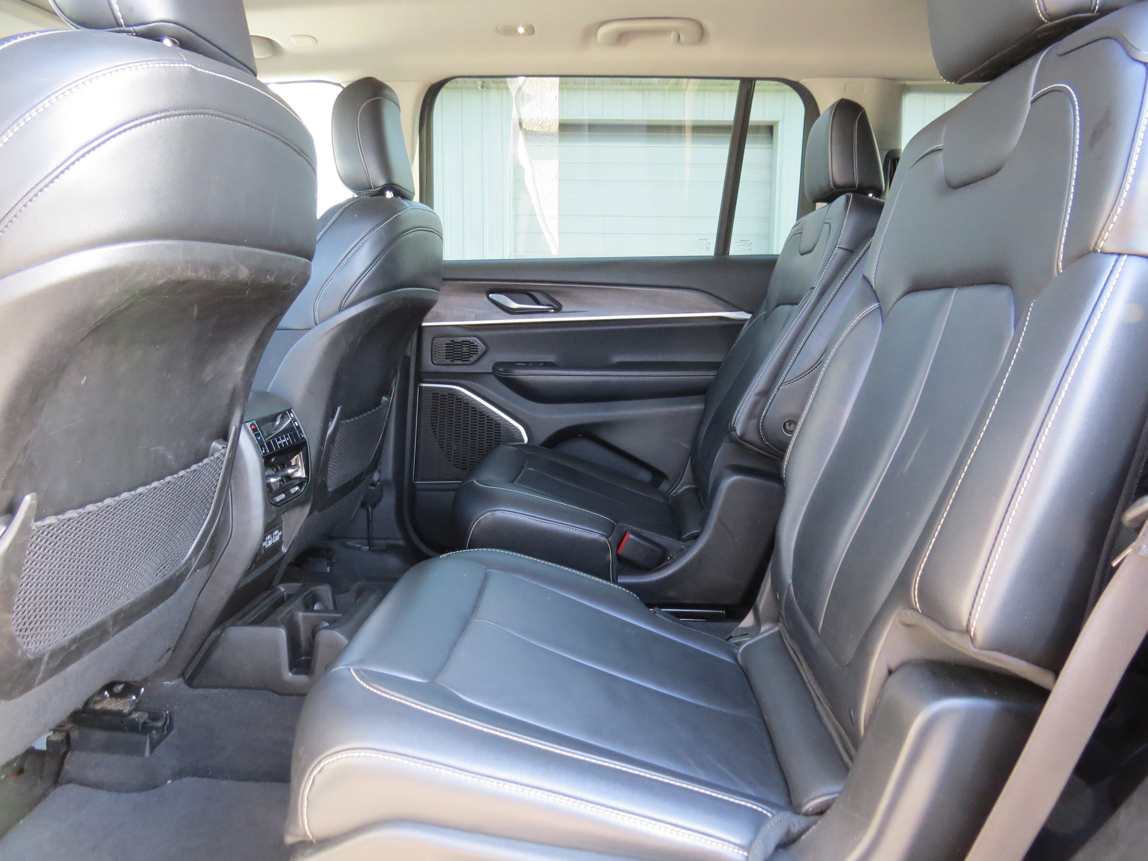 Used 2022 Jeep Grand Cherokee L Limited image 17