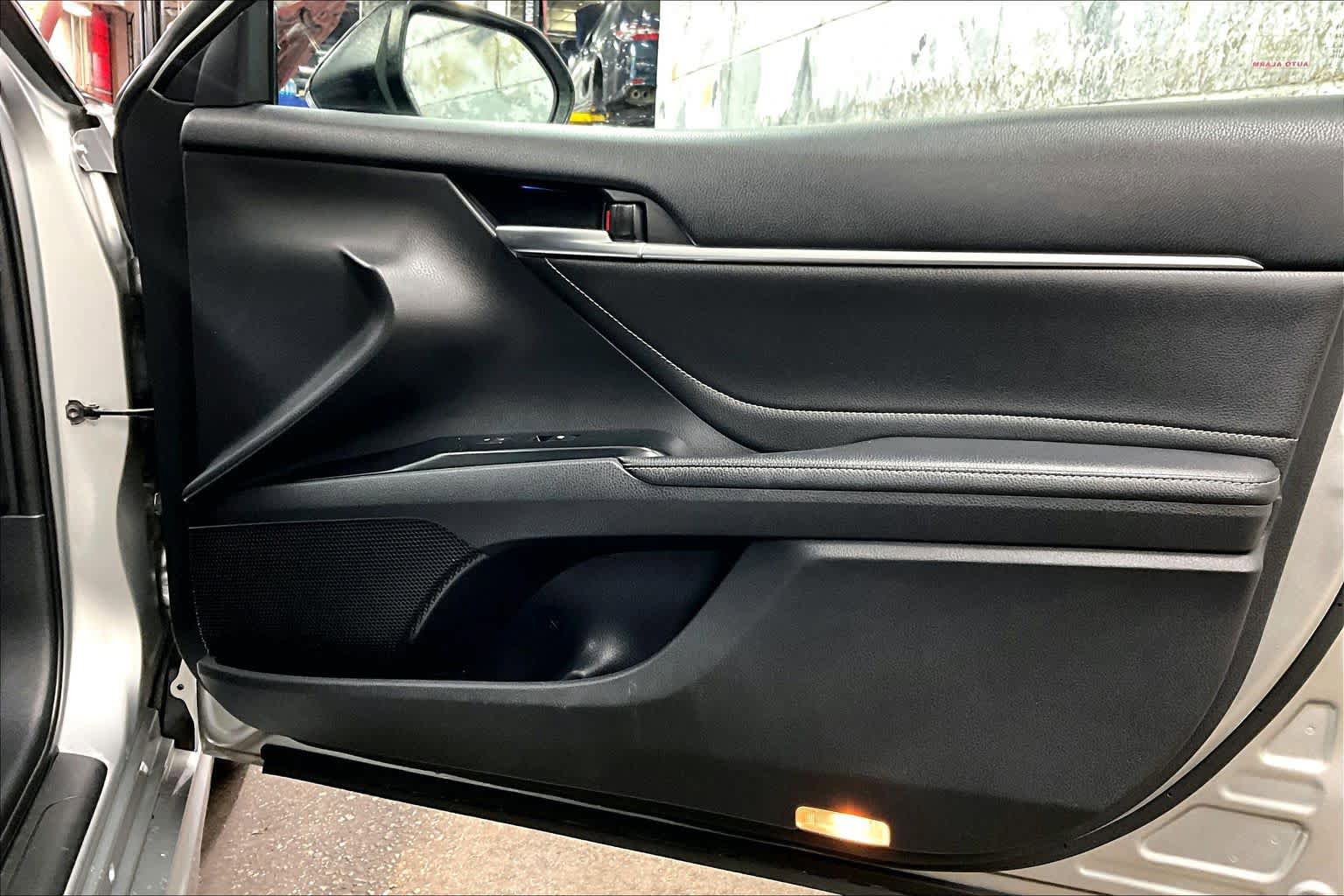 Used 2018 Toyota Camry XSE FWD image 22