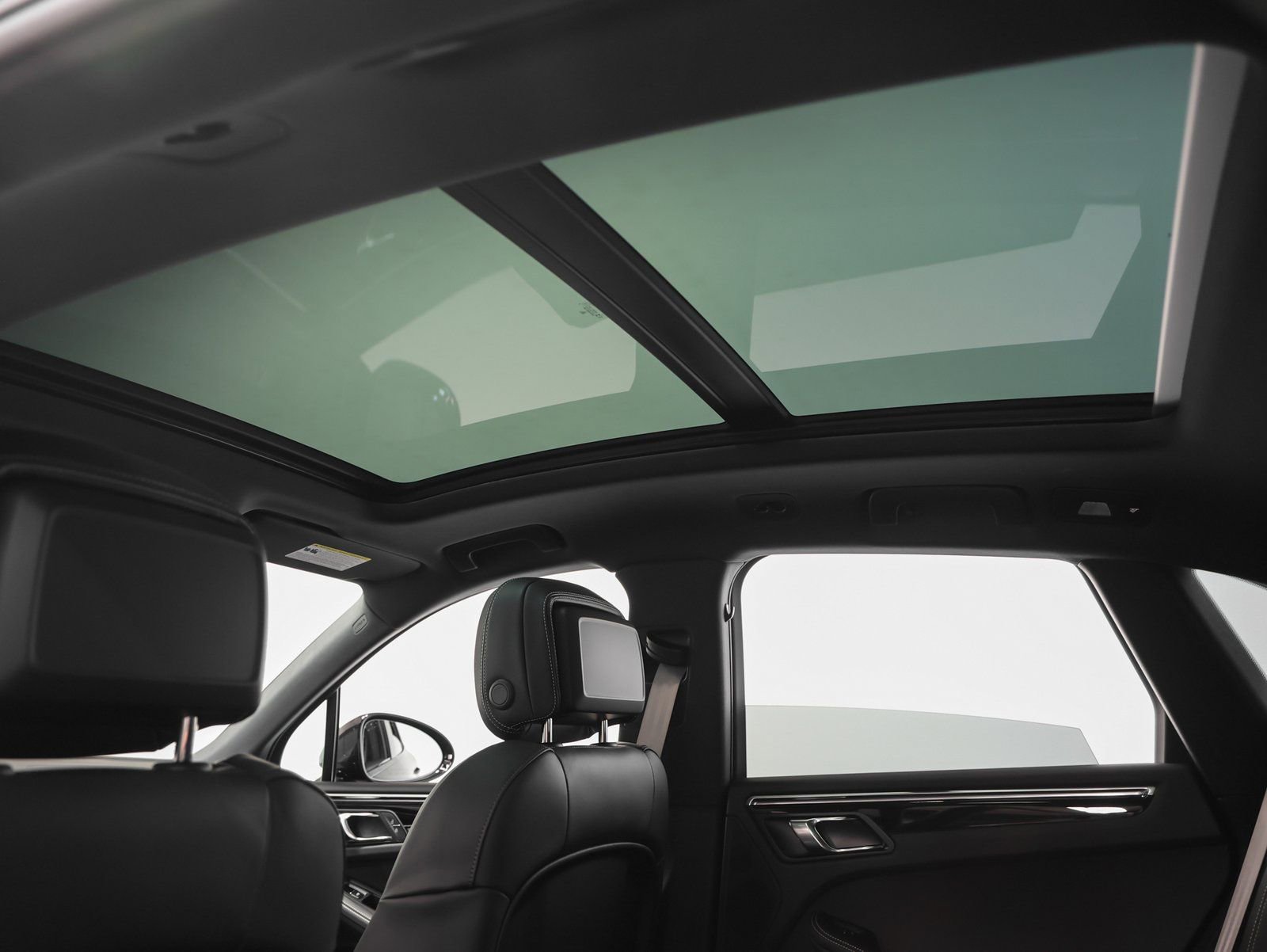 New 2026 Porsche Macan image 45