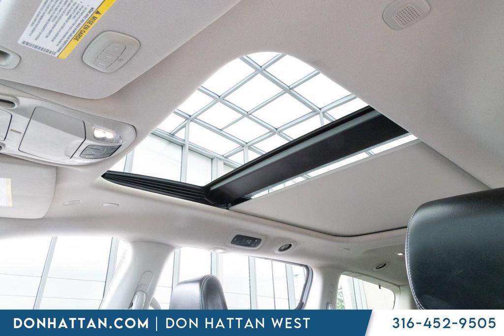 Used 2023 Chrysler Pacifica Limited FWD image 12
