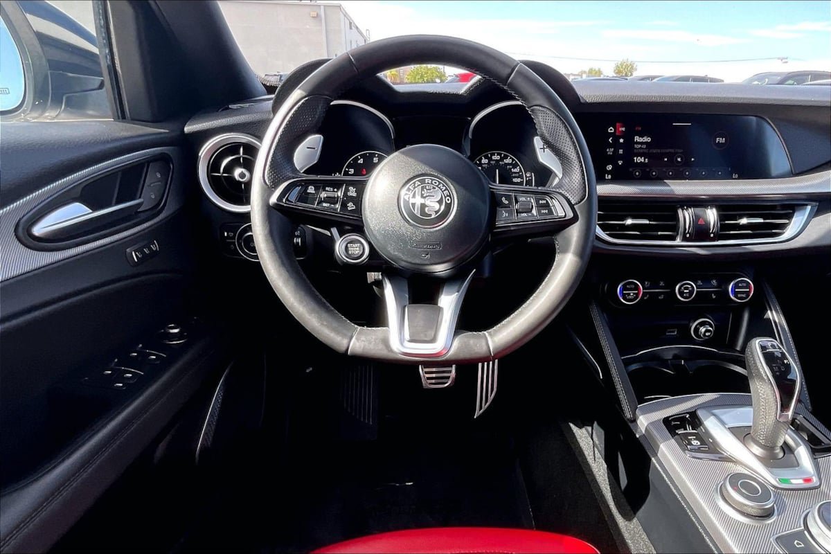 Used 2023 Alfa Romeo Stelvio Veloce AWD/4WD image 5