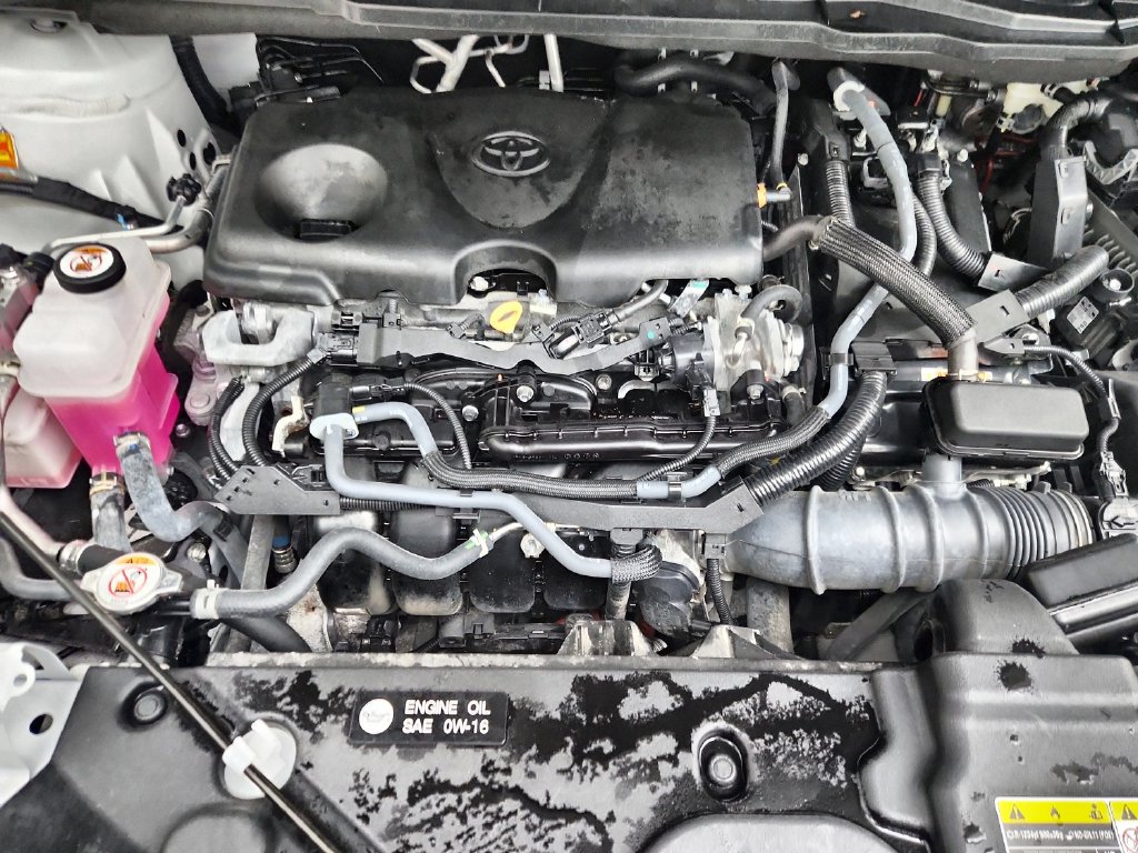 Used 2025 Toyota Sienna XLE FWD image 39