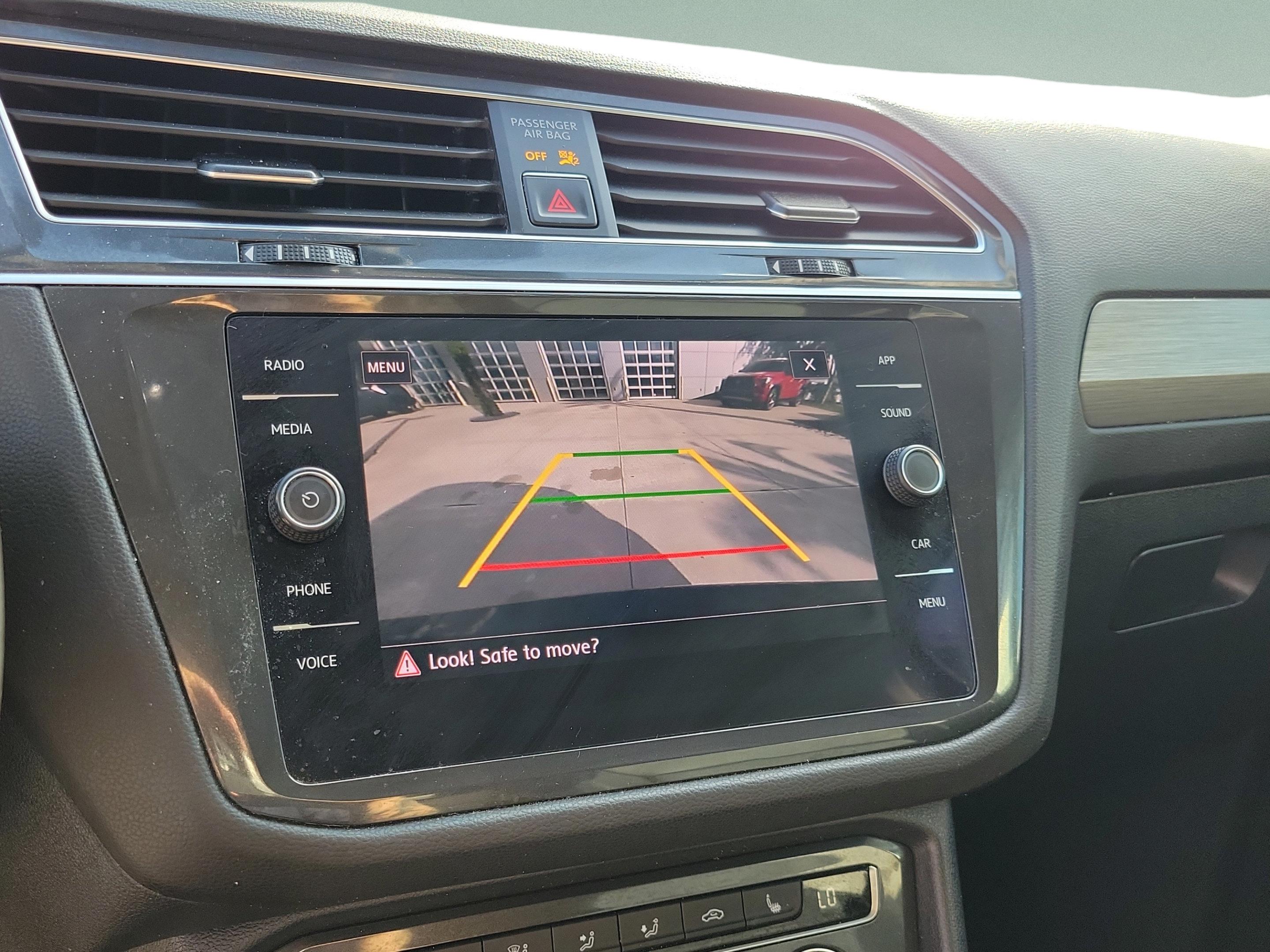 Used 2018 Volkswagen Tiguan SE w/ Panoramic Sunroof Package FWD image 19