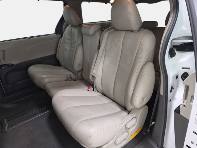 Used 2011 Toyota Sienna LE FWD image 13