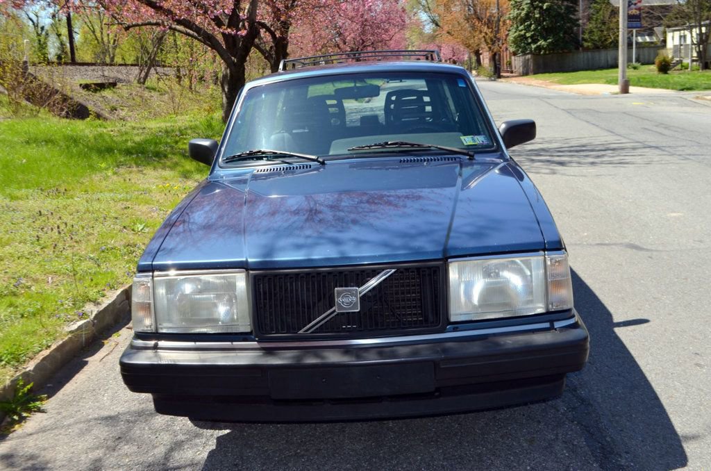 Used 1992 Volvo 240 Wagon RWD image 2