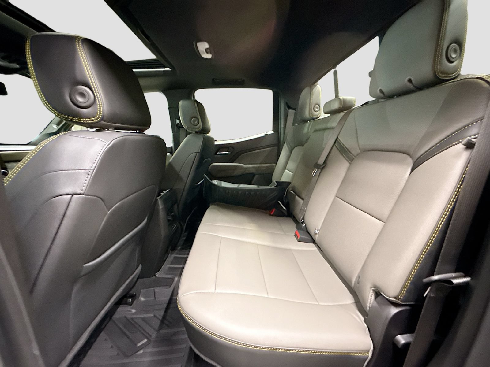Used 2026 Chevrolet Colorado ZR2 w/ Technology Package AWD/4WD image 28
