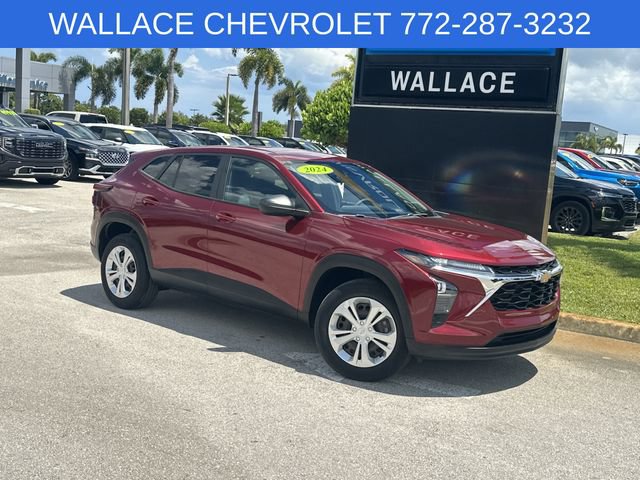 Used 2024 Chevrolet Trax LS w/ Driver Confidence Package FWD image 2