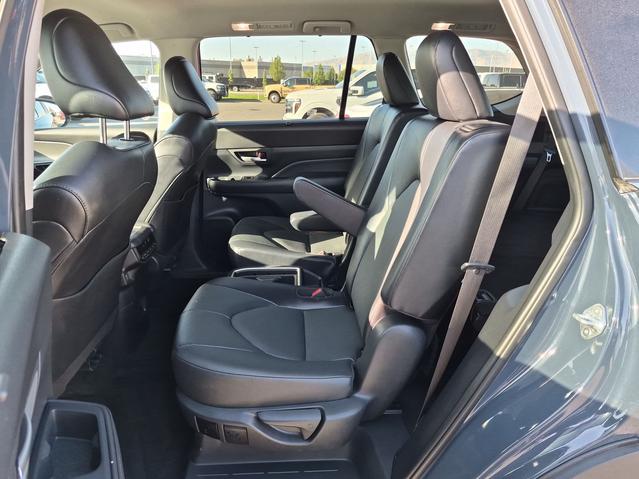 Used 2025 Toyota Grand Highlander AWD image 28
