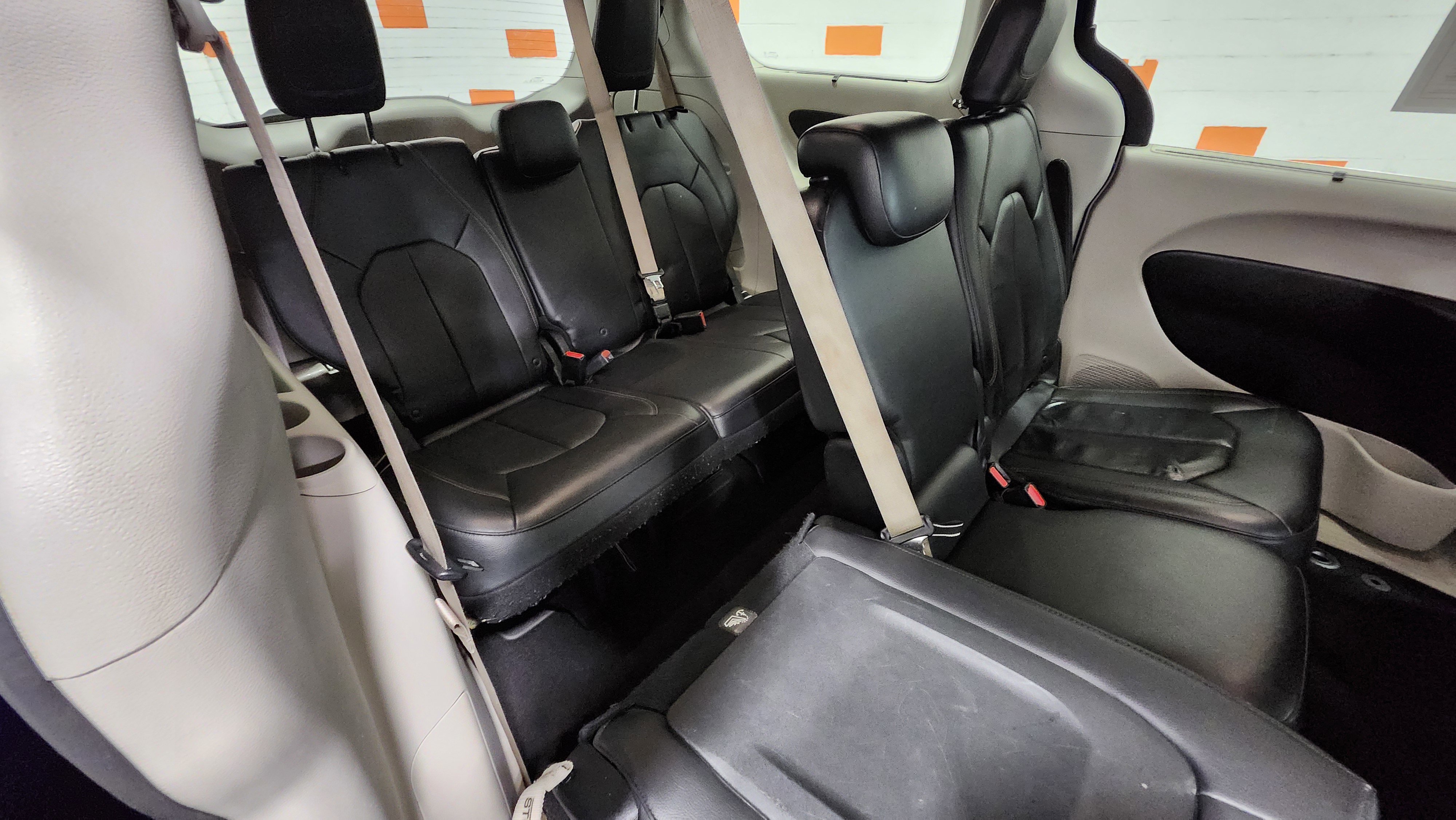 Used 2018 Chrysler Pacifica Touring-L image 18