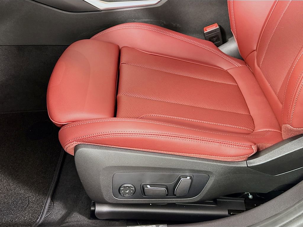 New 2026 BMW 330i Sedan w/ M Sport Package image 21