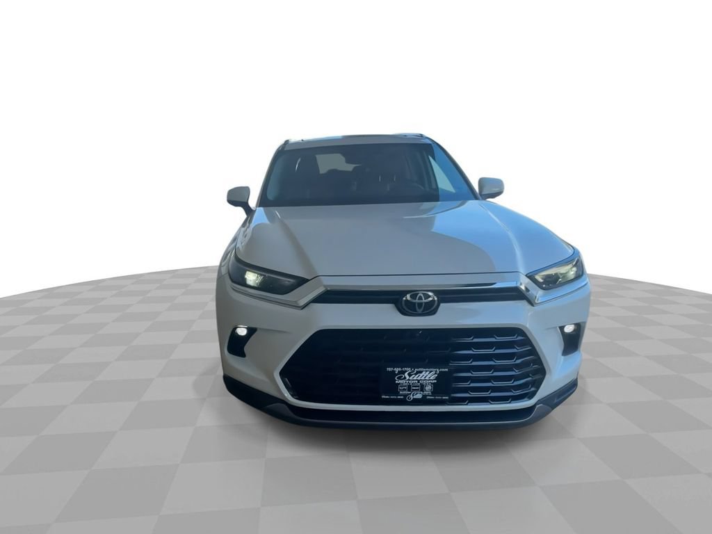 Used 2024 Toyota Grand Highlander AWD image 3