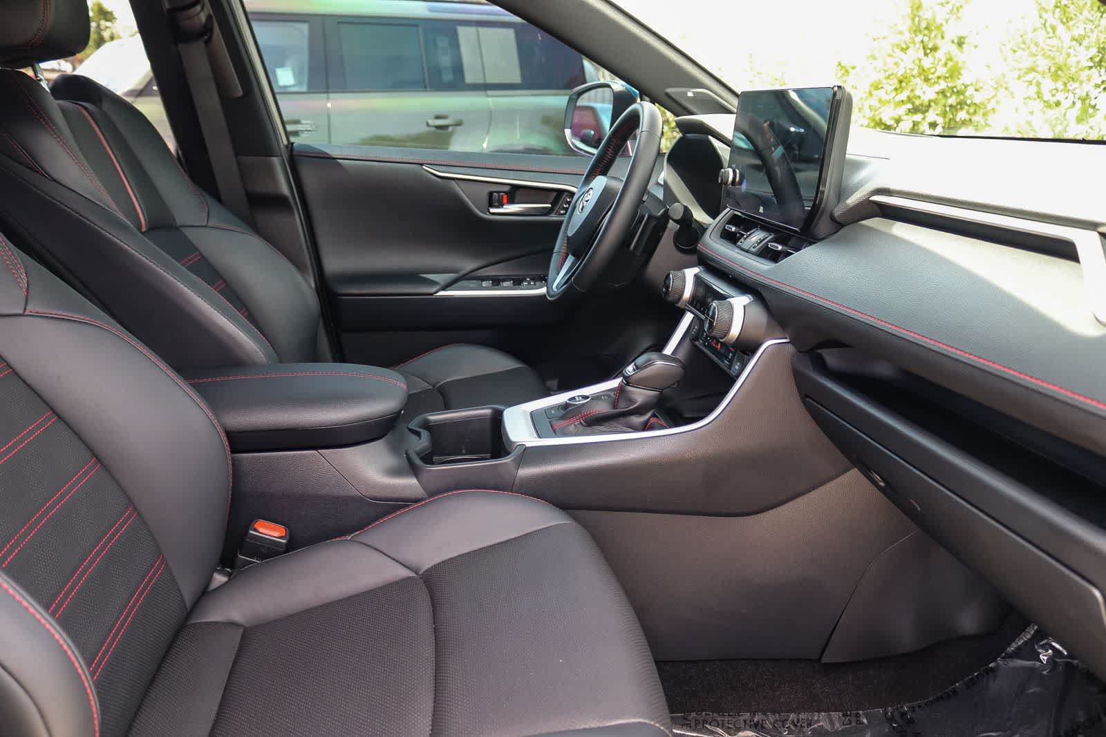 Used 2025 Toyota RAV4 XSE w/ Premium Package AWD/4WD image 15