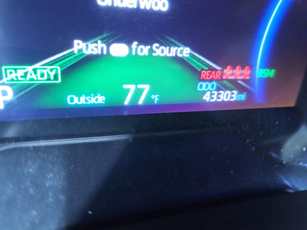 Used 2022 Toyota RAV4 Limited image 16