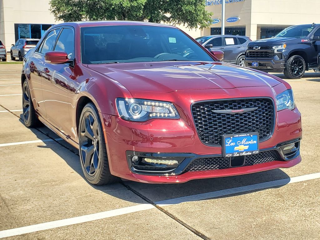Used 2023 Chrysler 300 S w/ Comfort Group RWD image 2