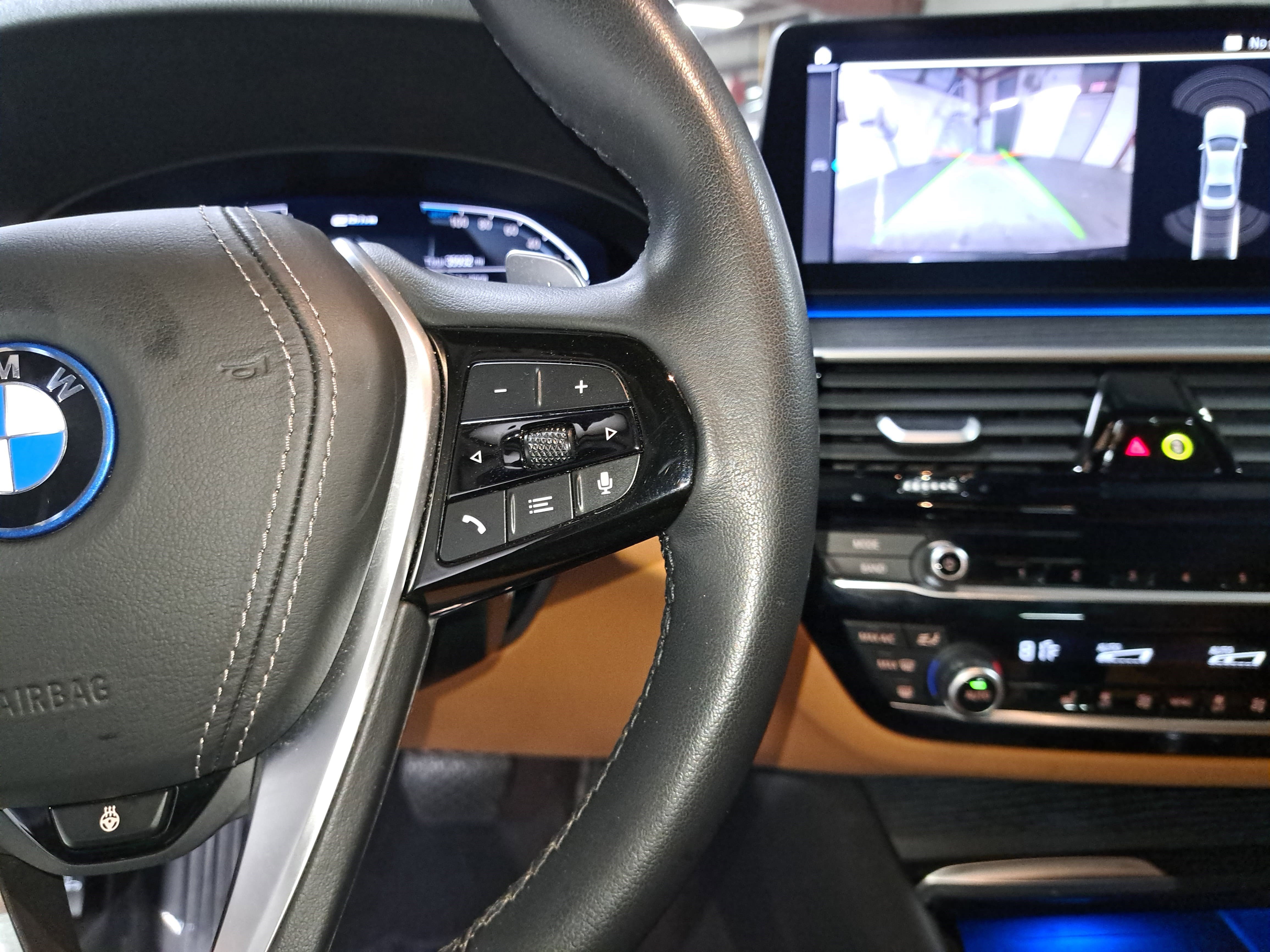 Certified 2023 BMW 530e w/ Premium Package image 19