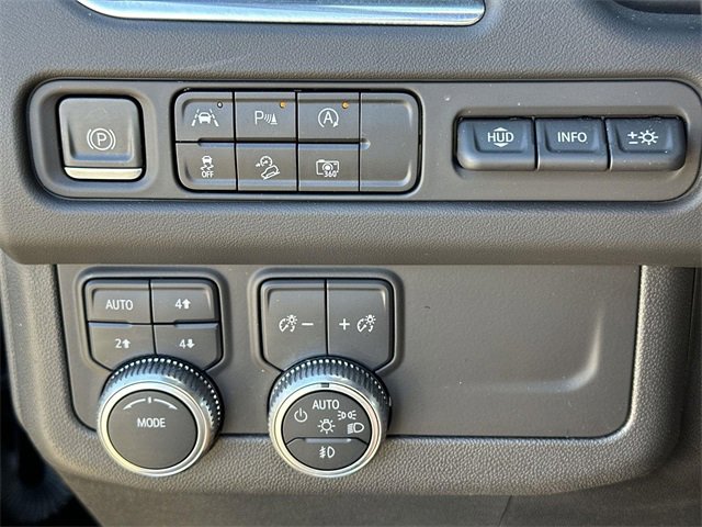 Used 2023 GMC Yukon XL AT4 w/ AT4 Premium Package image 17