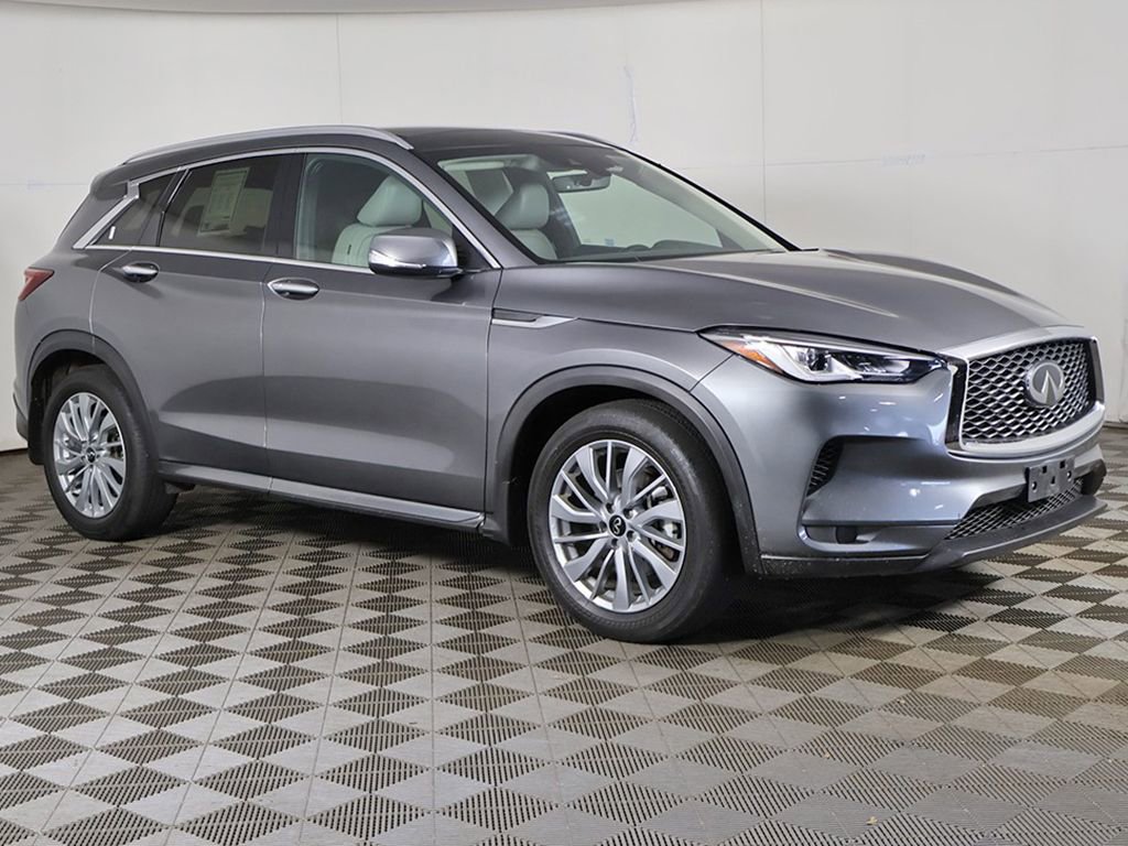 Used 2023 INFINITI QX50 Luxe AWD/4WD image 2