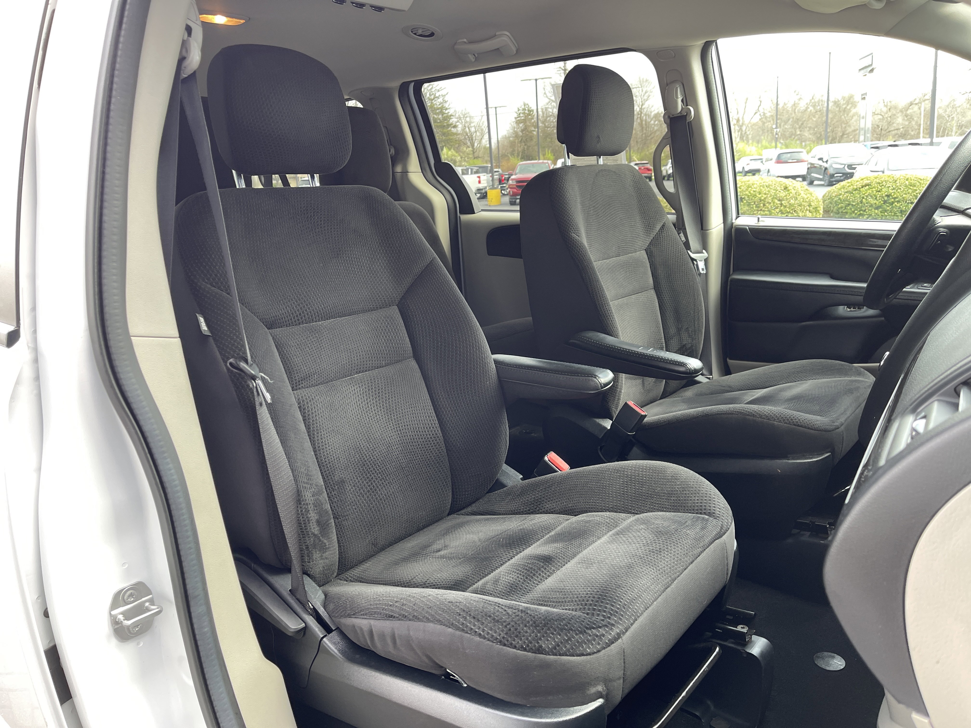 Used 2019 Dodge Grand Caravan SE image 24