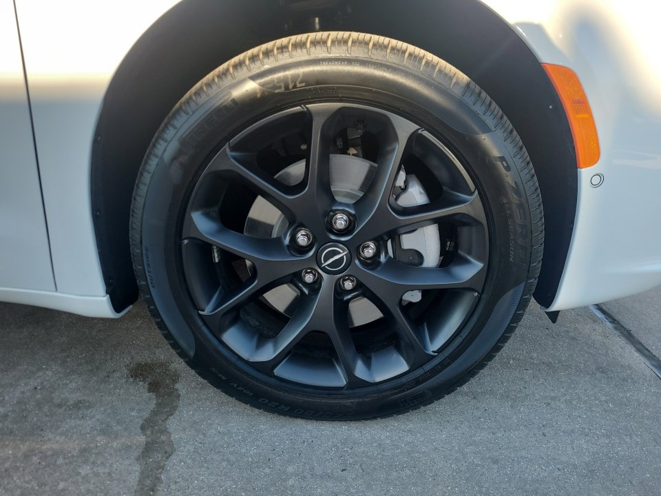 New 2026 Chrysler Pacifica Limited w/ S Appearance Package image 25