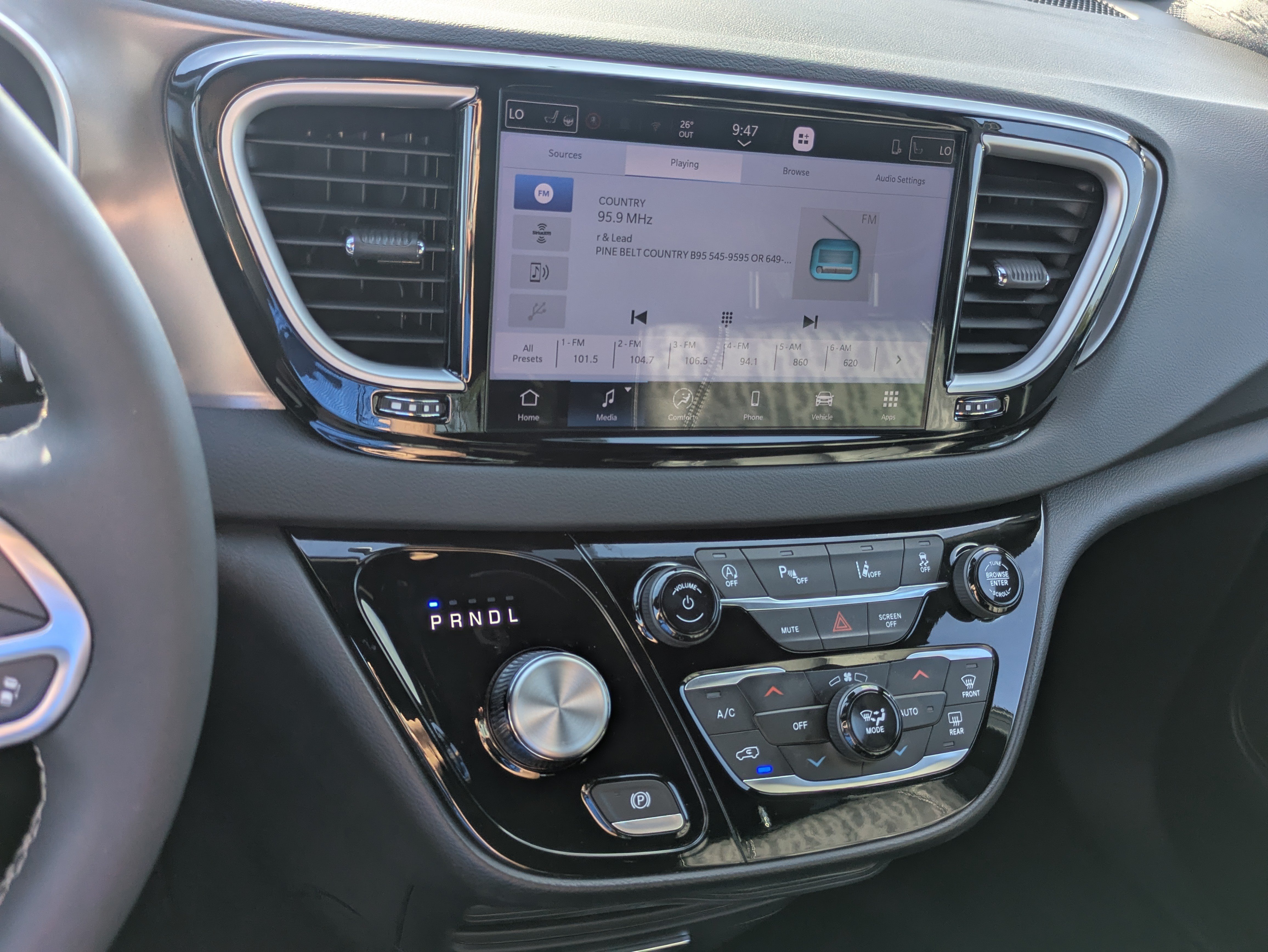 Used 2026 Chrysler Pacifica Select FWD image 10