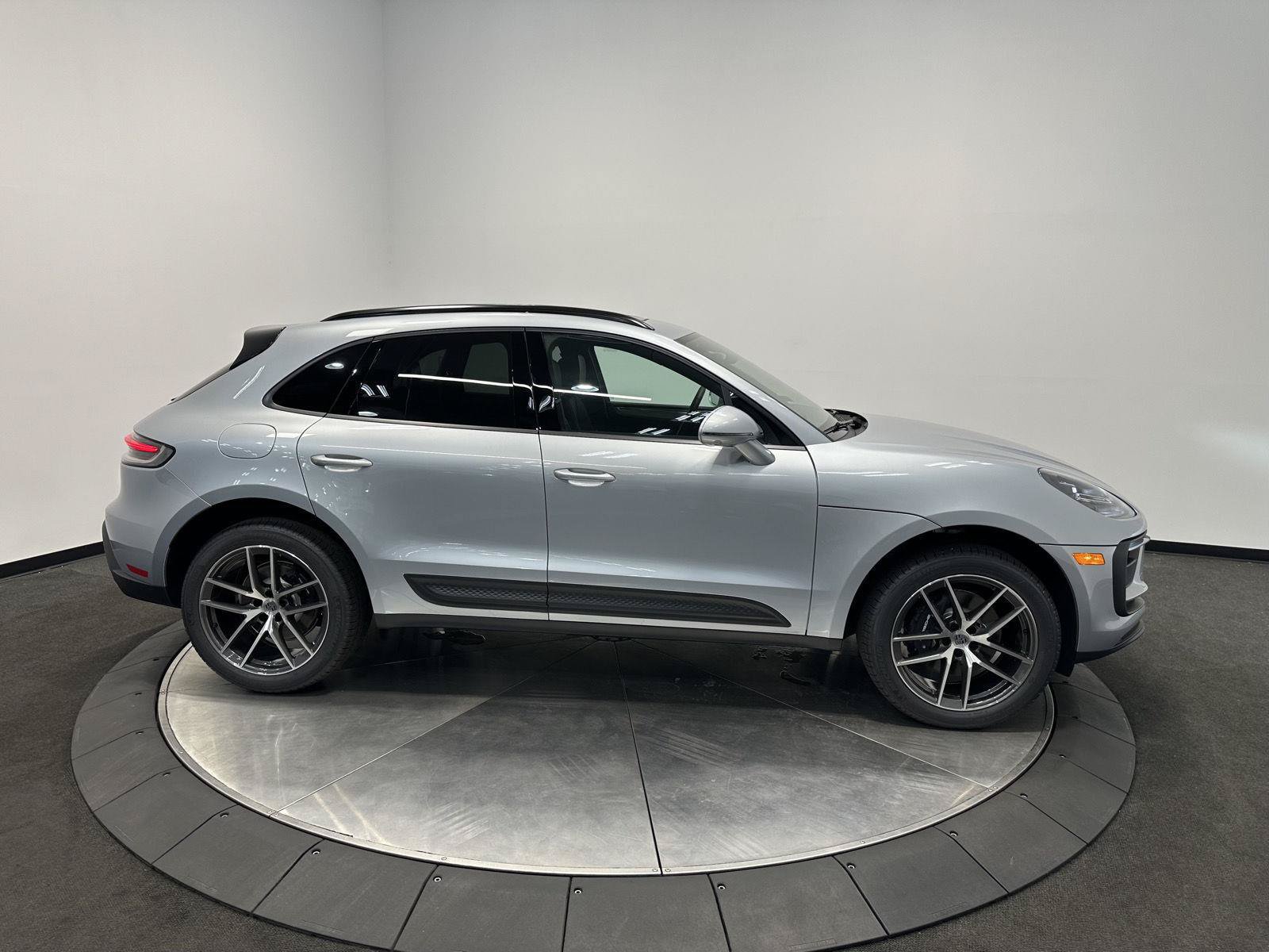 New 2026 Porsche Macan AWD/4WD image 8