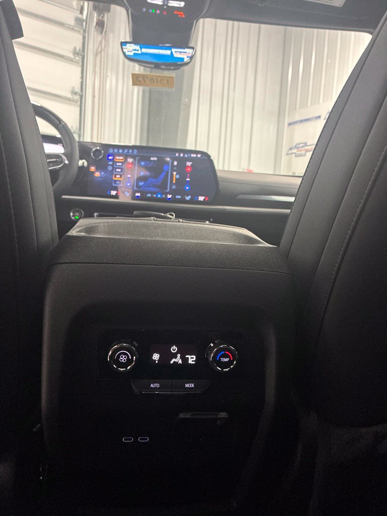 New 2027 Chevrolet Traverse LT w/ Enhanced Driving Package FWD image 36