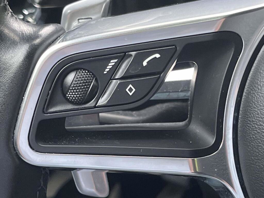 Used 2019 Porsche Macan AWD/4WD image 34