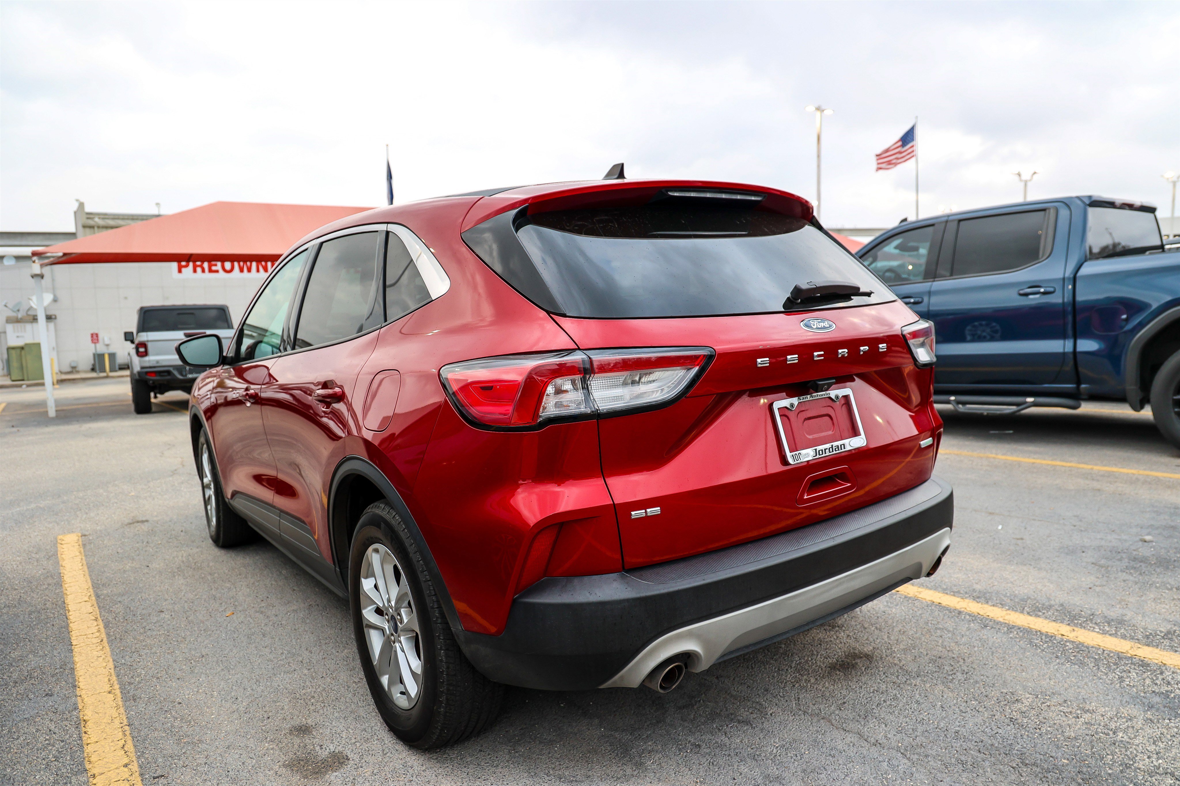 Used 2020 Ford Escape SE image 10