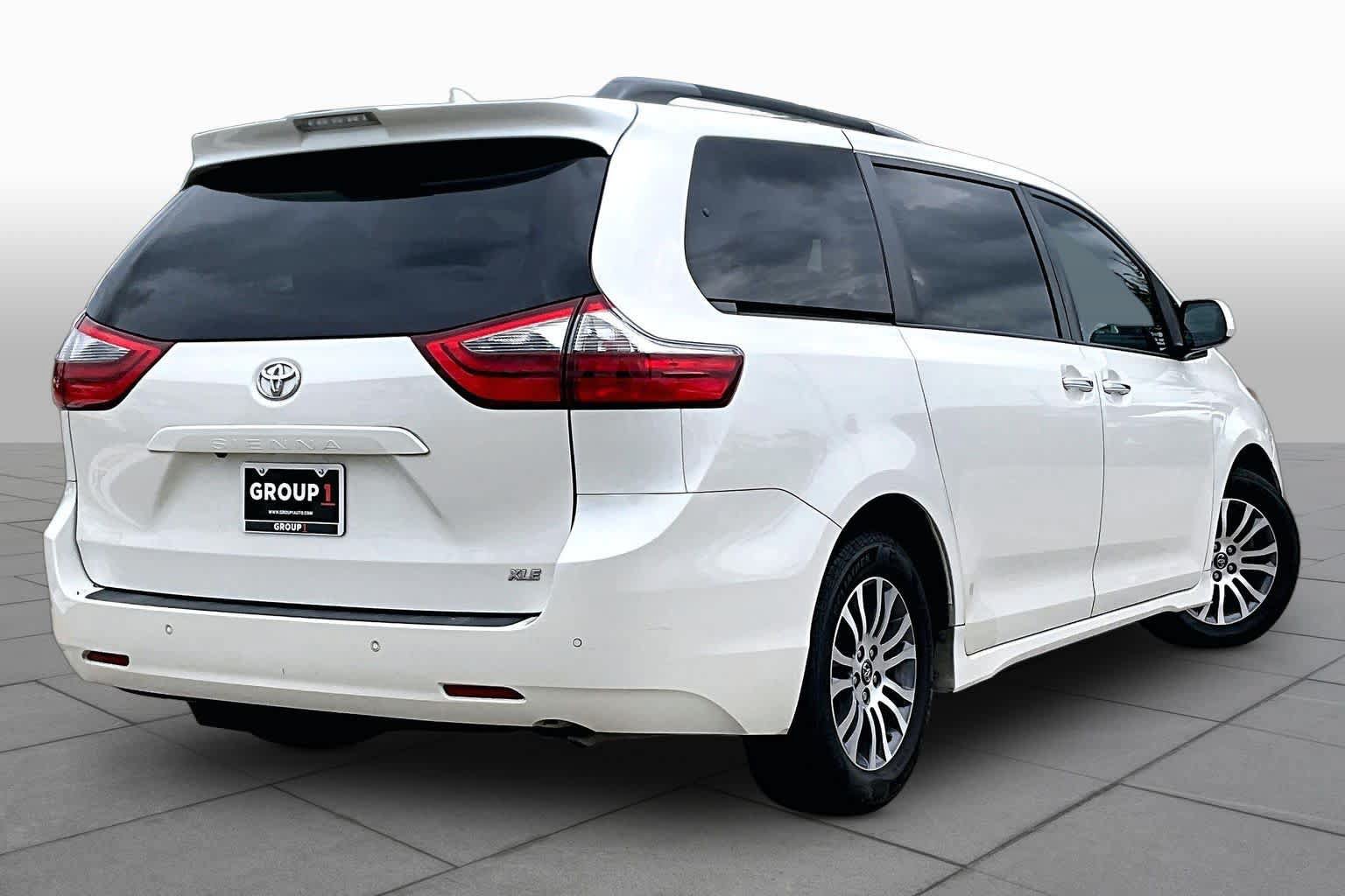 Used 2020 Toyota Sienna XLE Premium FWD image 12