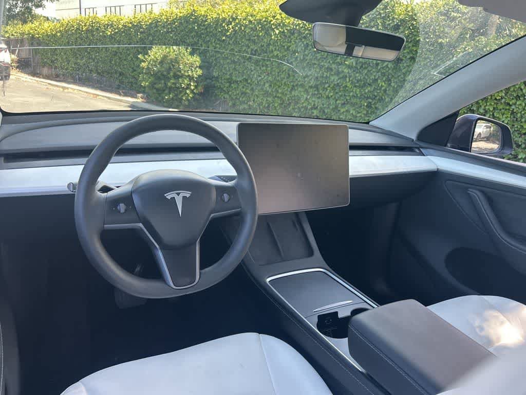 Used 2025 Tesla Model Y Long Range AWD/4WD image 7