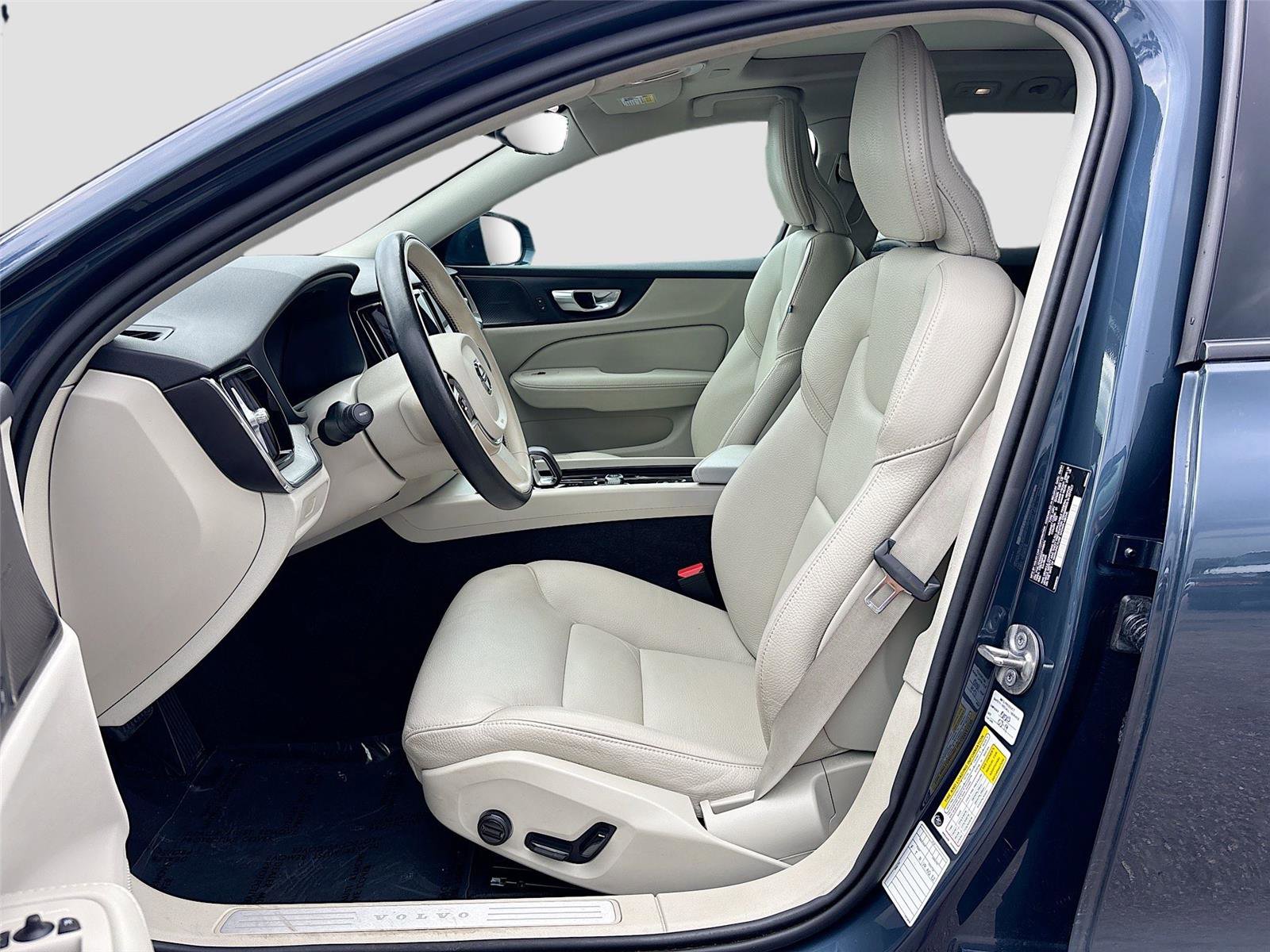 Used 2025 Volvo V60 B5 Cross Country Plus AWD/4WD image 21