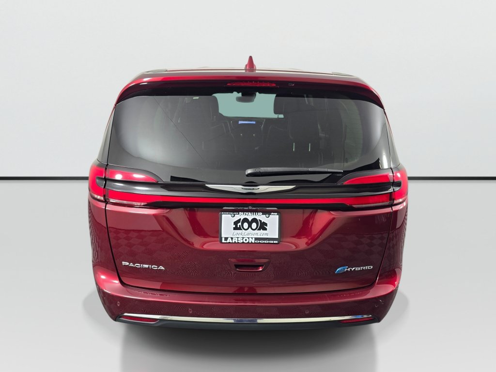 Used 2022 Chrysler Pacifica Limited w/ Uconnect Theater Family Group FWD image 4