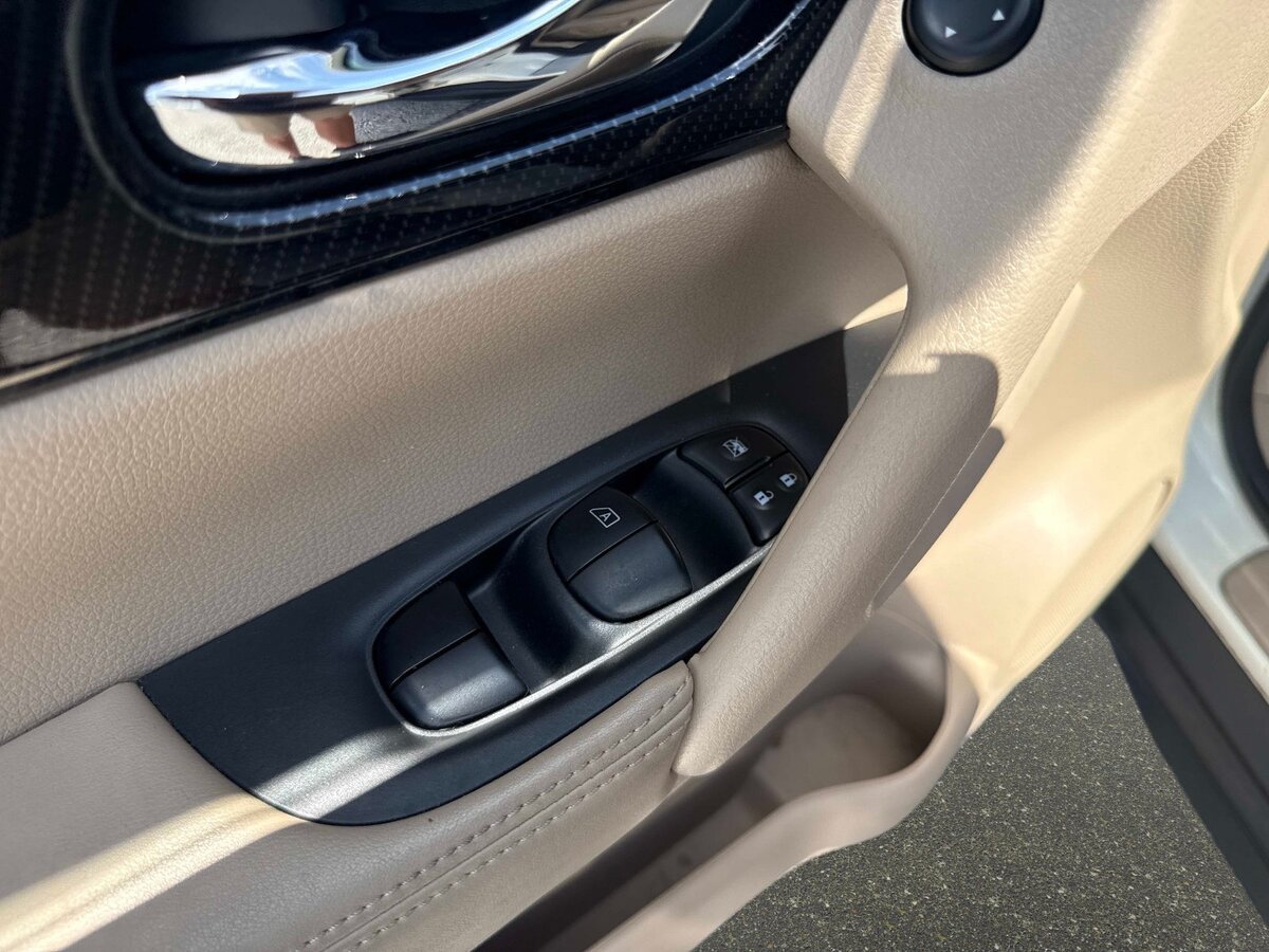 Used 2020 Nissan Rogue SL w/ Premium Package FWD image 17