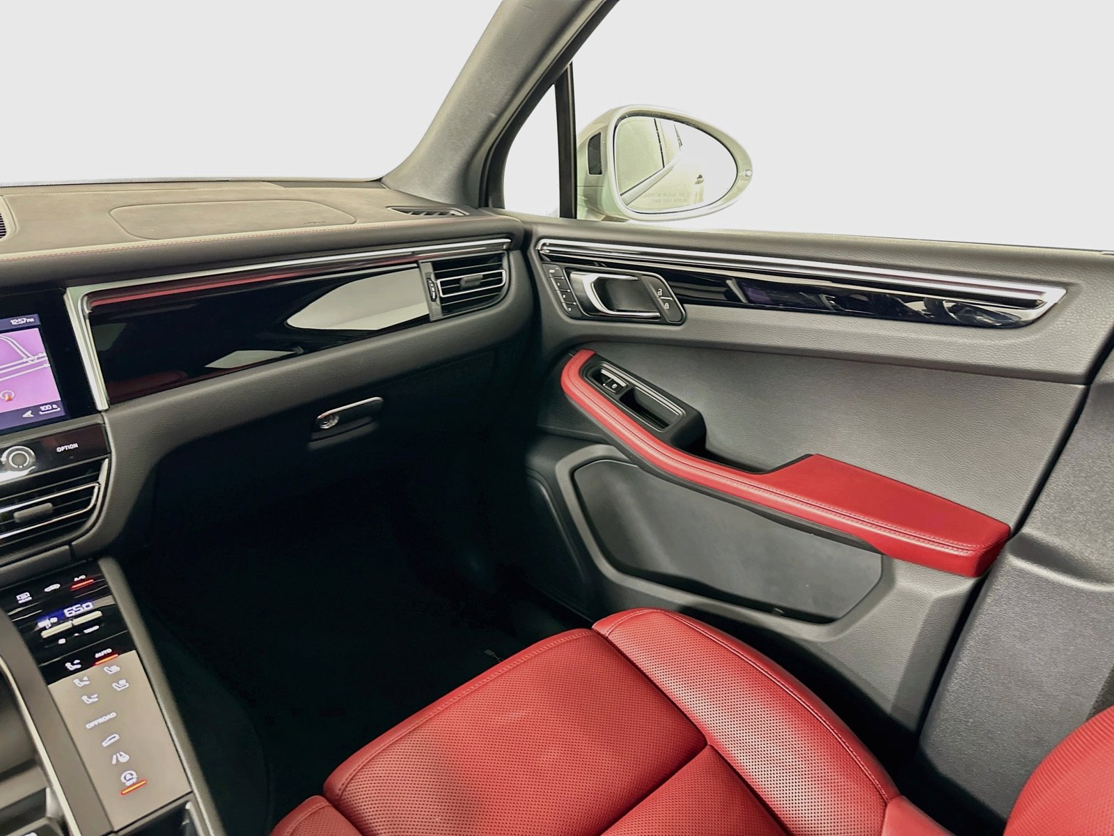 Used 2023 Porsche Macan AWD/4WD image 23