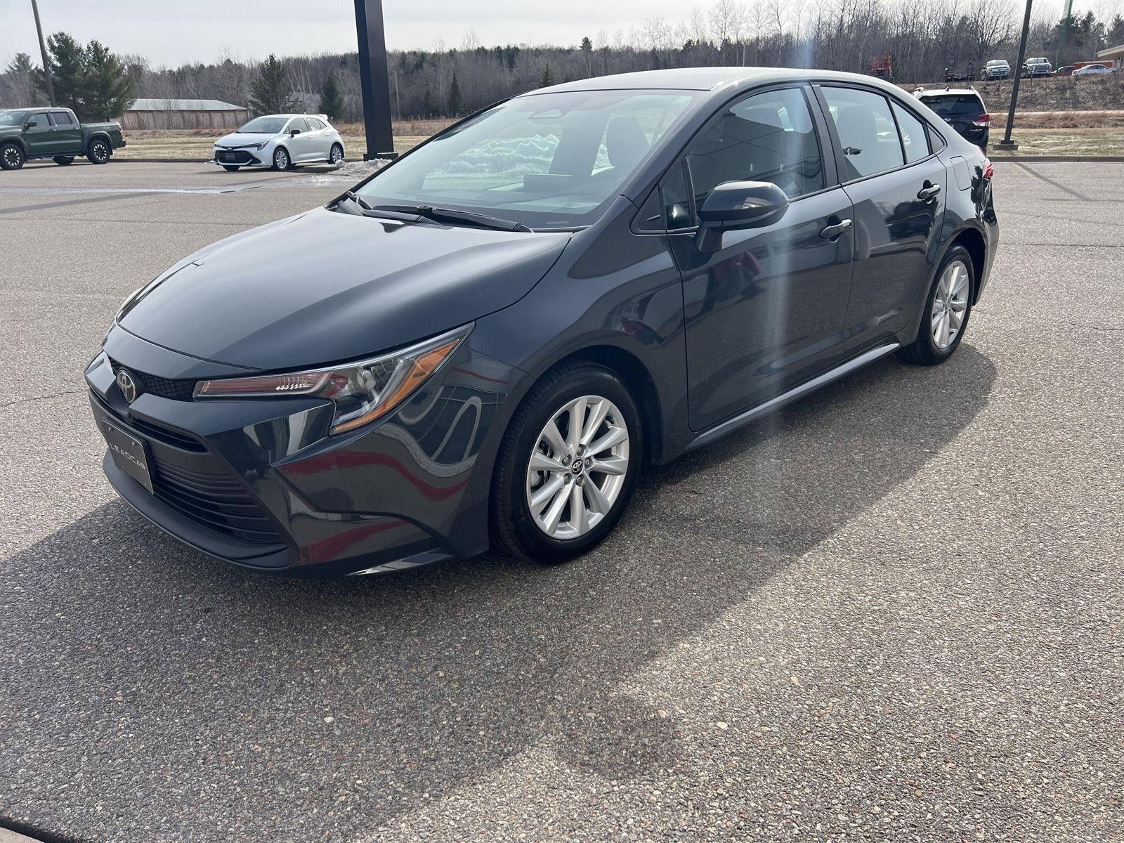 Used 2025 Toyota Corolla LE w/ LE Premium Package FWD image 6