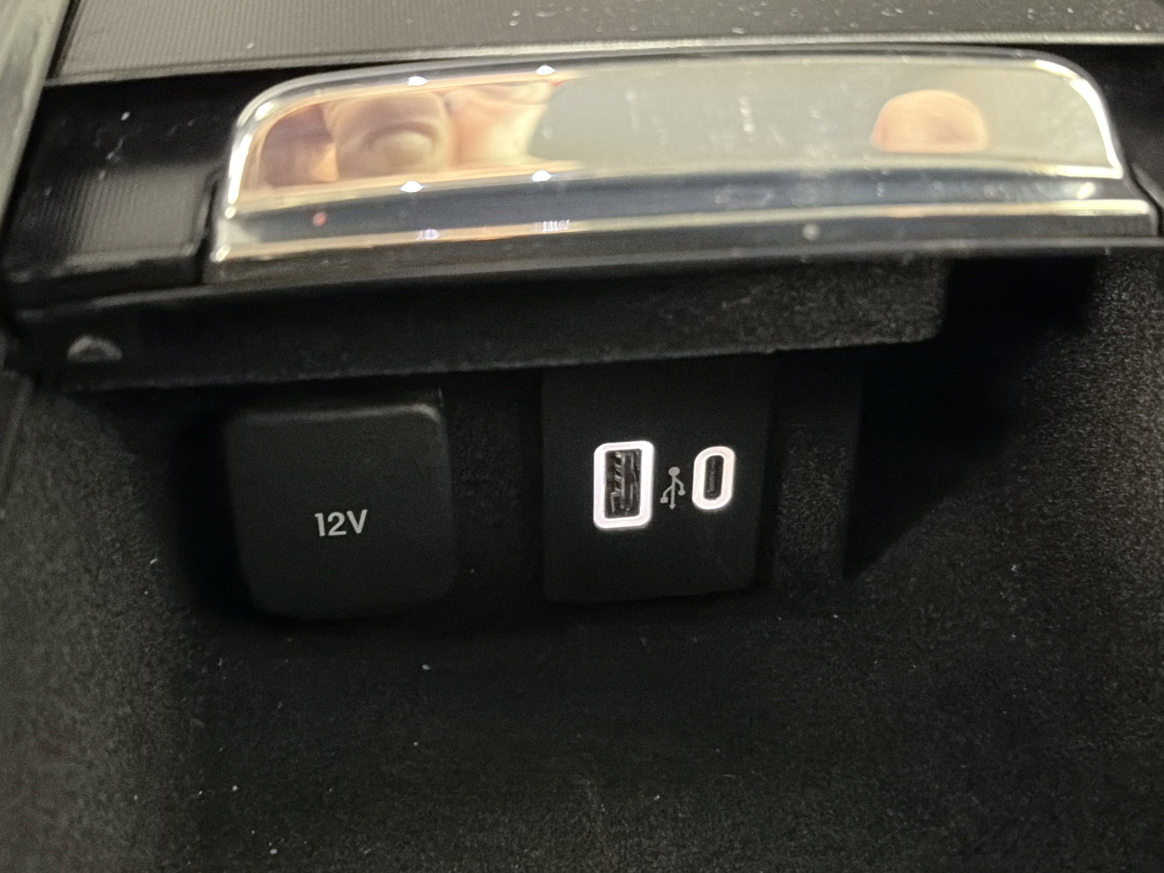 Used 2025 Lincoln Corsair AWD image 23