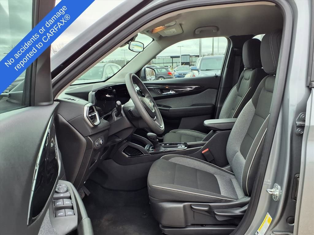 Used 2025 Chevrolet TrailBlazer LT FWD image 19