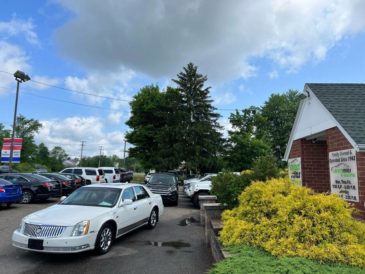 Used 2011 Cadillac DTS Luxury image 1