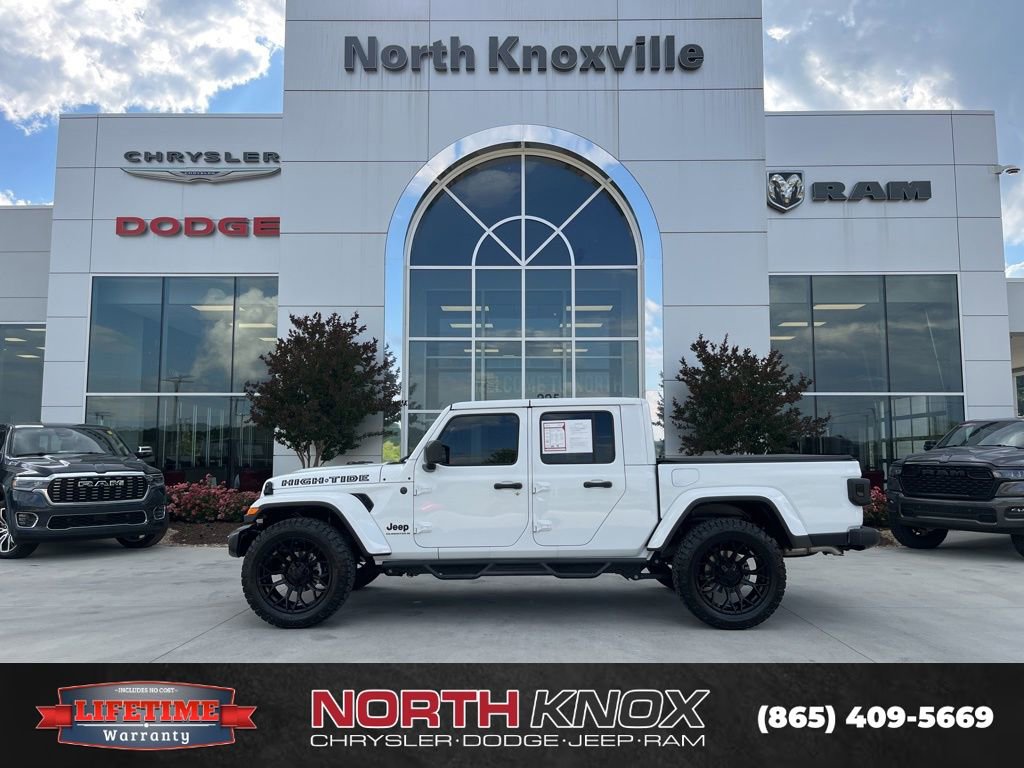 Used 2025 Jeep Gladiator Sport AWD/4WD image 2